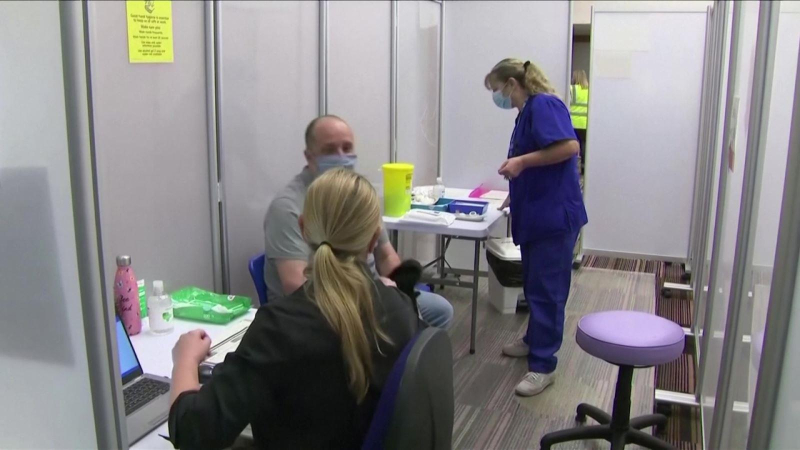 Anh, Mỹ mở rộng chương trình tiêm chủng vaccine