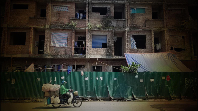 ĐI TỪNG NGÕ, GÕ TỪNG NHÀ, PHÁT QUÀ