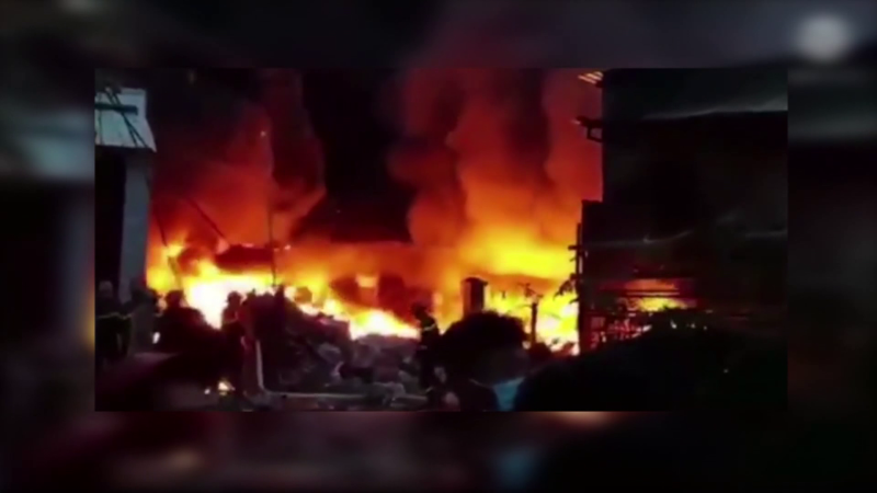 Ch&aacute;y lớn tại cơ sở phế liệu trong cụm c&ocirc;ng nghiệp