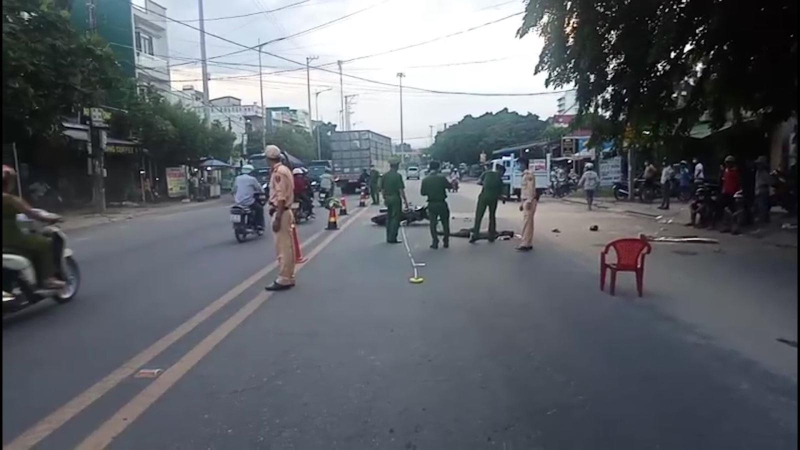 Một người đàn ông tử vong khi qua đường