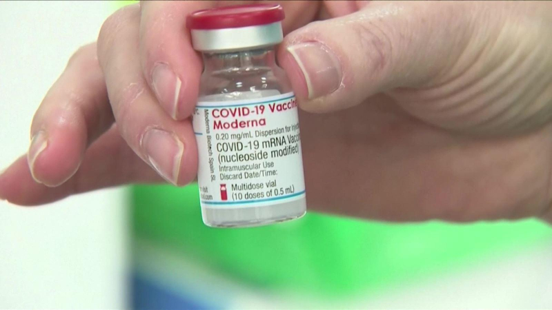 Pfizer v&agrave; Moderna n&acirc;ng gi&aacute; vaccine tại thị trường EU