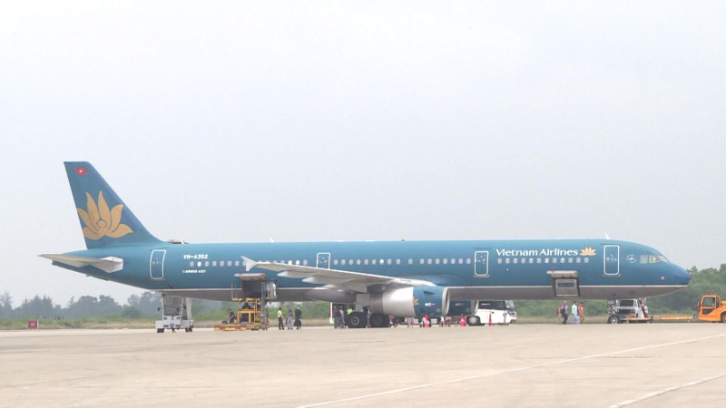 Y&ecirc;u cầu c&aacute;c h&atilde;ng dừng b&aacute;n v&eacute; m&aacute;y bay nội địa