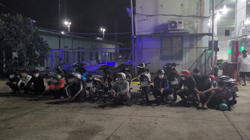 Ngăn chặn hai nh&oacute;m &ldquo;qu&aacute;i xế&rdquo; đua xe đ&ecirc;m Trung thu