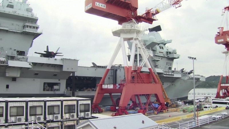 Bộ trưởng Quốc phòng Nhật Bản thăm tàu sân bay Anh