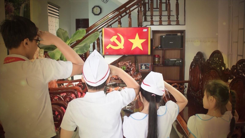 Học sinh “dự” khai giảng tại nhà