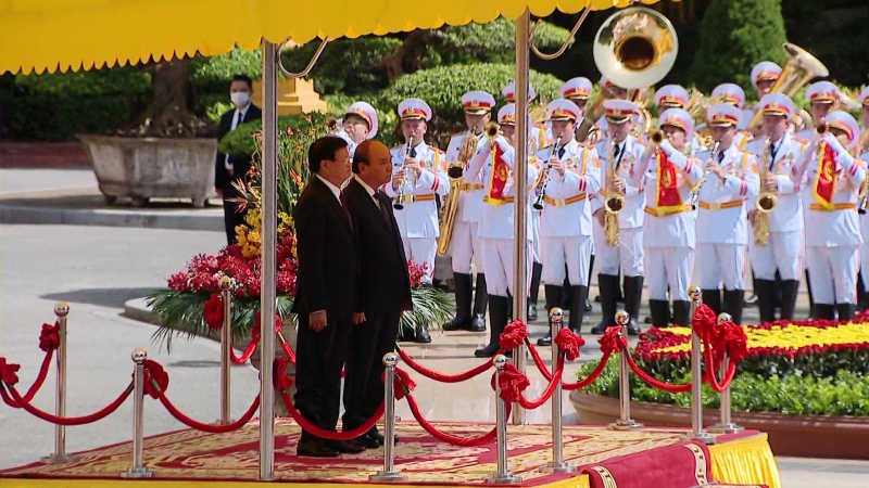 B&aacute;o ch&iacute; L&agrave;o ch&agrave;o mừng 76 năm Quốc kh&aacute;nh Việt Nam