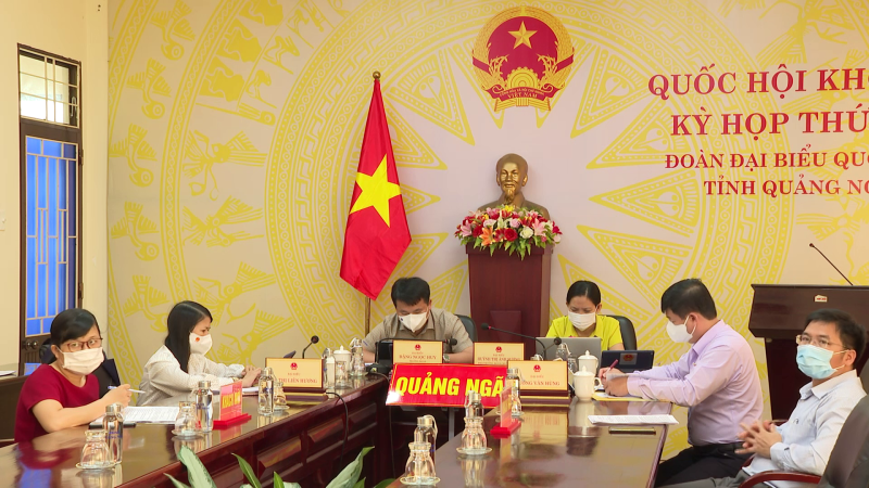 Thảo luận dự thảo luật kinh doanh bảo hiểm và nghe báo cáo của các Bộ trưởng