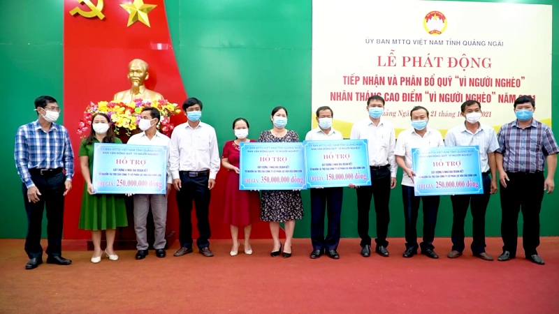 Lễ ph&aacute;t động tiếp nhận v&agrave; ph&acirc;n bổ quỹ &ldquo;V&igrave; người ngh&egrave;o&rdquo;