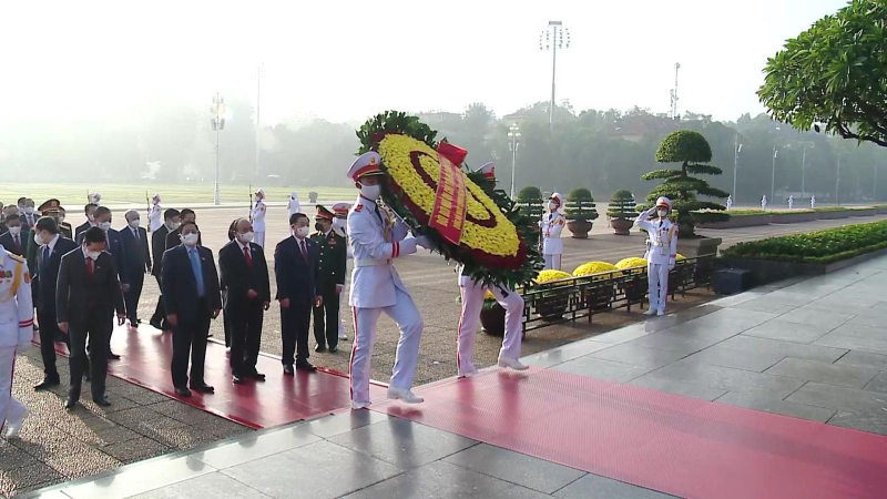 Đo&agrave;n ĐBQH kh&oacute;a XV viếng Lăng Chủ tịch Hồ Ch&iacute; Minh