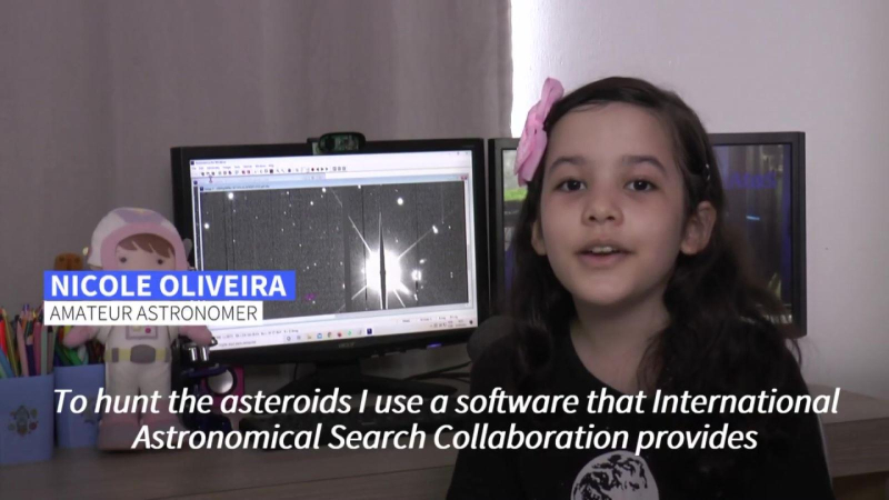 Nh&agrave; thi&ecirc;n văn học trẻ tuổi nhất thế giới