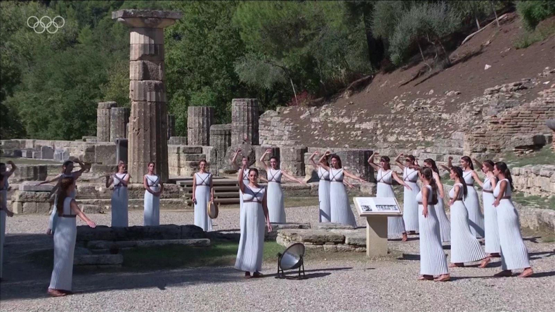 Thắp s&aacute;ng ngọn đuốc Olympic Bắc Kinh 2022