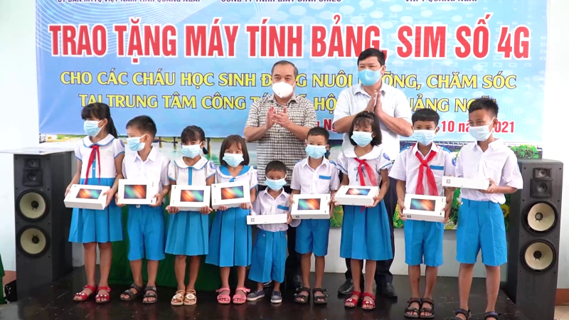 Hỗ trợ trang thiết bị cho học sinh khó khăn