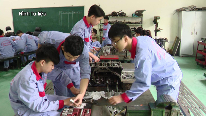 Thí điểm đào tạo trình độ cao đẳng cho học sinh tốt nghiệp THCS