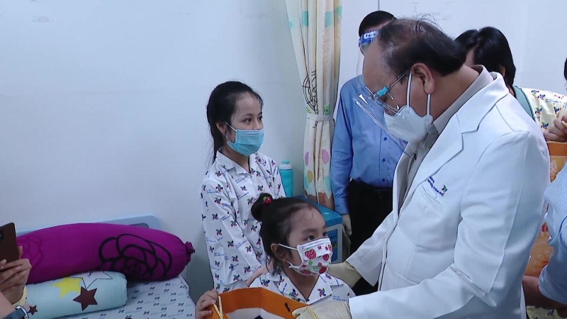 Chủ tịch nước thăm Bệnh viện Nhi đồng TP Hồ Chí Minh