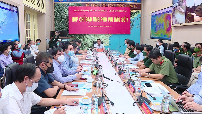 Họp khẩn ứng phó mưa bão