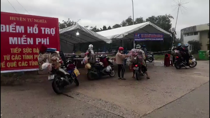 Tư Nghĩa tiếp sức người d&acirc;n tr&ecirc;n đường về qu&ecirc;