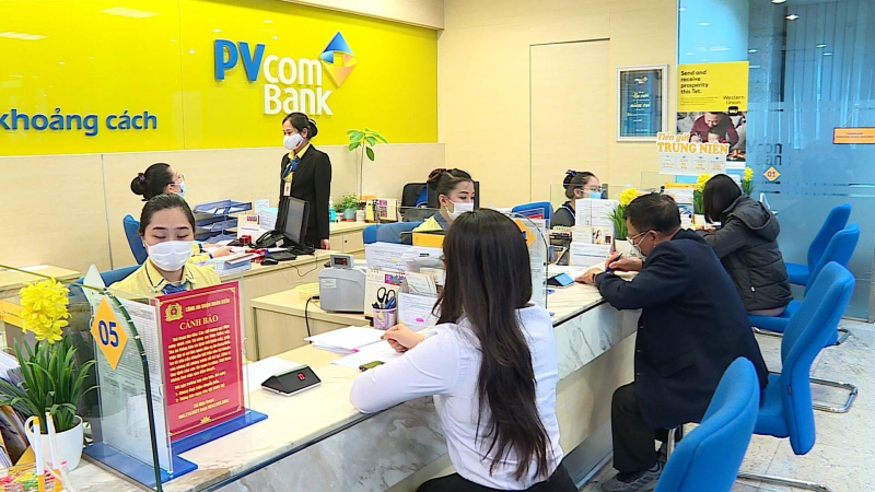 Tiền gửi tổ chức và dân cư giảm mạnh