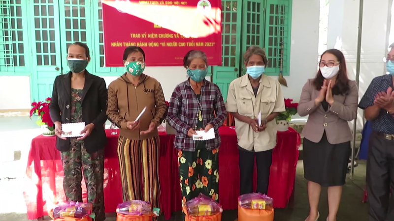 Quan tâm chăm lo người cao tuổi khó khăn