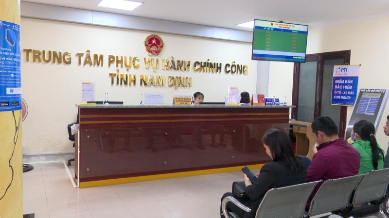 Bỏ bồi dưỡng ngoại ngữ, tin học với công chức, viên chức