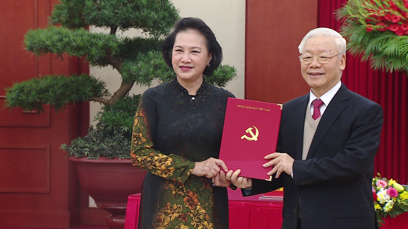 Trao Quyết định nghỉ chế độ các đồng chí không tái cử