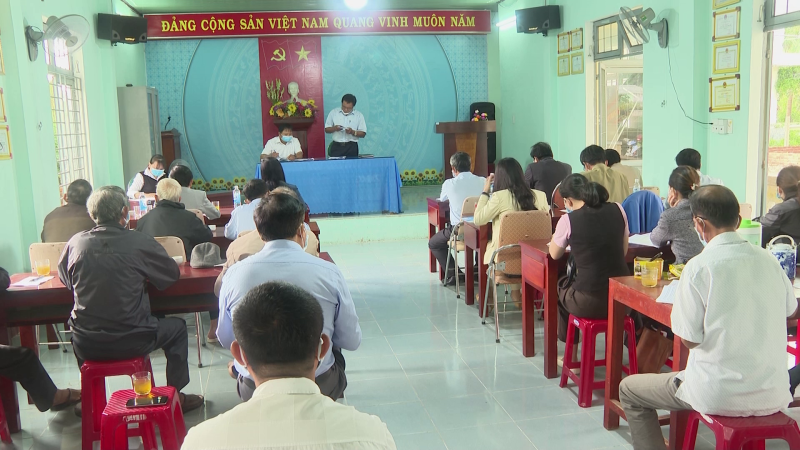 B&iacute; Thư tỉnh ủy B&ugrave;i Thị Quỳnh V&acirc;n dự sinh hoạt chi bộ th&ocirc;n Thuận Phước