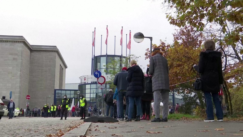 Nhiều nước ch&acirc;u &Acirc;u "đau đầu" t&igrave;m c&aacute;ch chống dịch