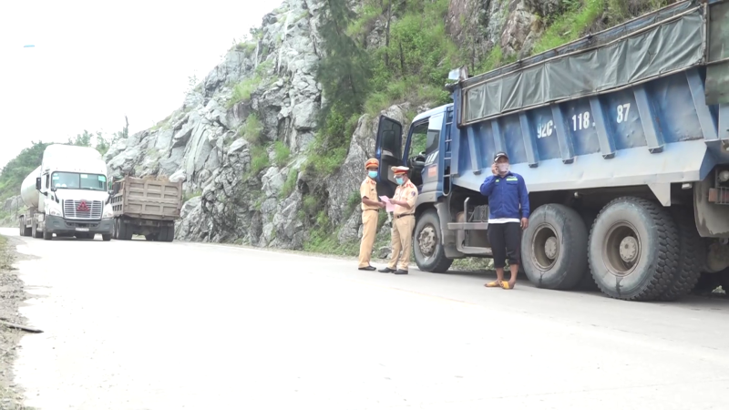 Đột kích xe chở quá tải