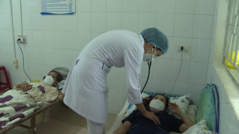 Bệnh nhân sốt xuất huyết nhập viện tăng cao