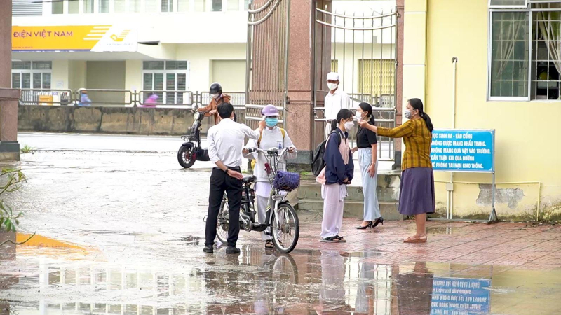 Quảng Ngãi: Học sinh 12 mong được tiêm vắc xin và giảm tải chương trình