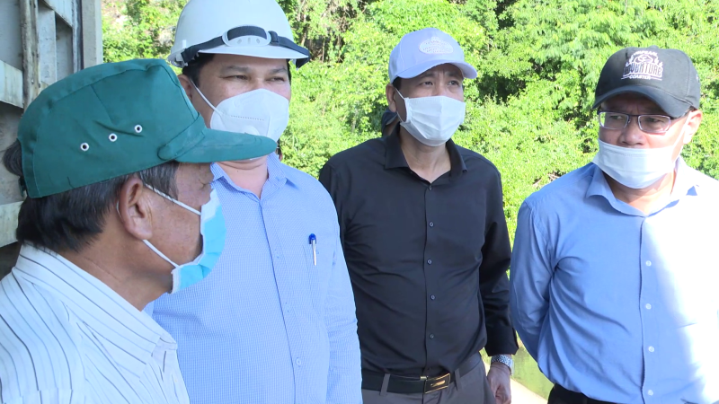 Kiểm tra khắc phục hậu quả mưa lũ tại Thị xã Đức Phổ