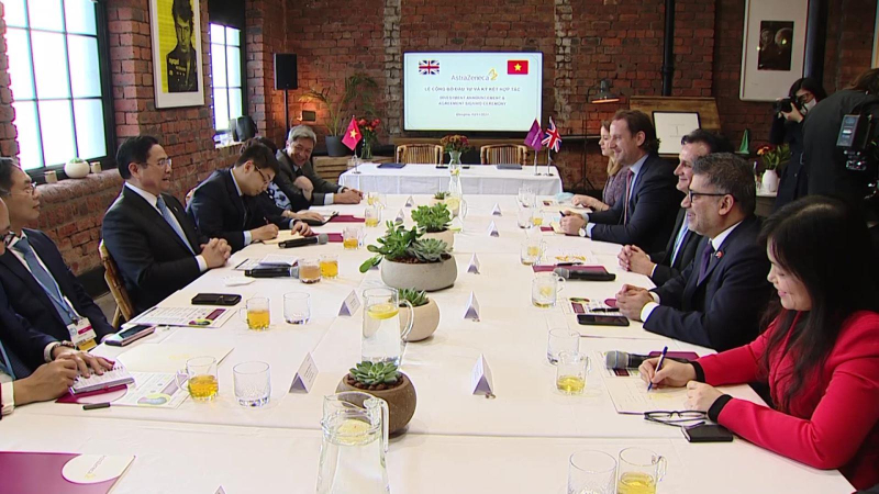 Thủ tướng làm việc với lãnh đạo Tập đoàn AstraZeneca