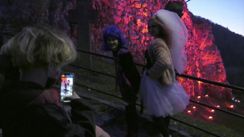 Sôi động không khí Halloween khắp thế giới