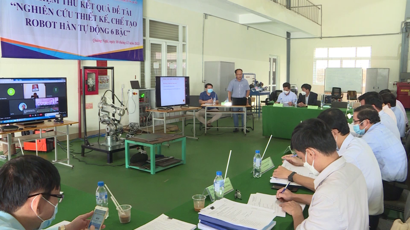 Nghiệm thu &ldquo;Robot h&agrave;n tự động 6 bậc&rdquo; đề t&agrave;i khoa học cấp tỉnh