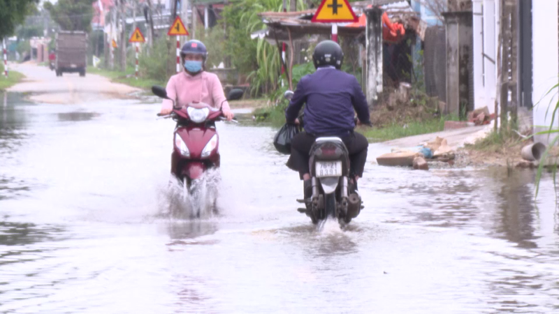 Dân khổ vì nước tù đọng, ngập úng