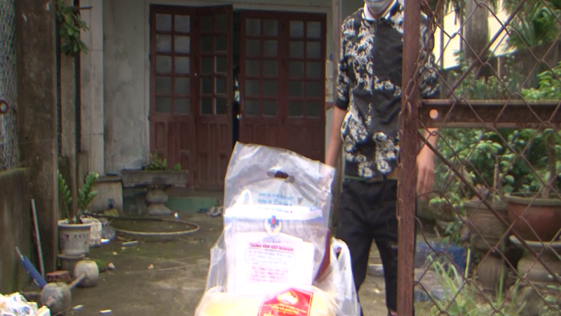 Thành phố Quảng Ngãi tặng 30 túi thuốc hỗ trợ điều trị F0 tại nhà