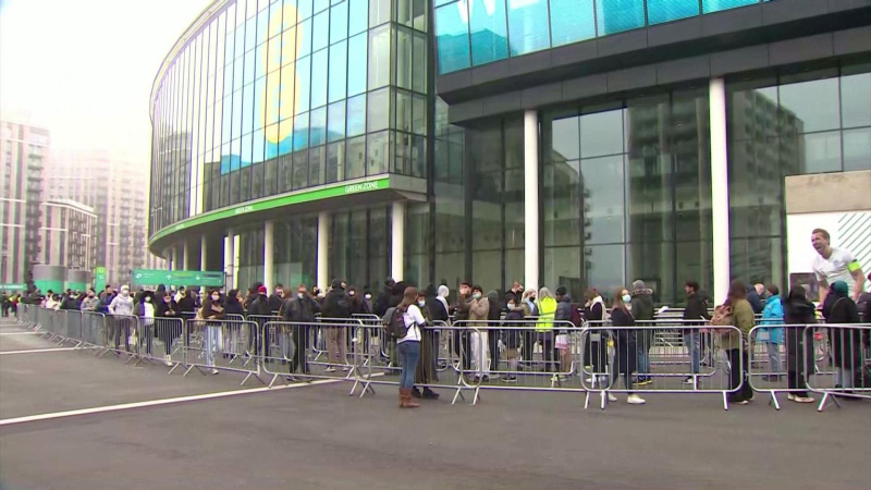 Anh ghi nhận số ca nhiễm Omicron trong ng&agrave;y cao nhất