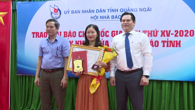 Trao giải báo chí quốc gia và giấy khen của Hội nhà báo tỉnh