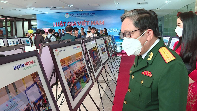 Trưng bày ảnh "Luật gia với Biển, Đảo quê hương"