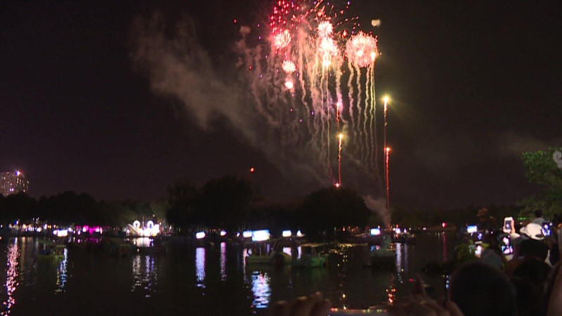 Không dùng ngân sách bắn pháo hoa mừng năm mới