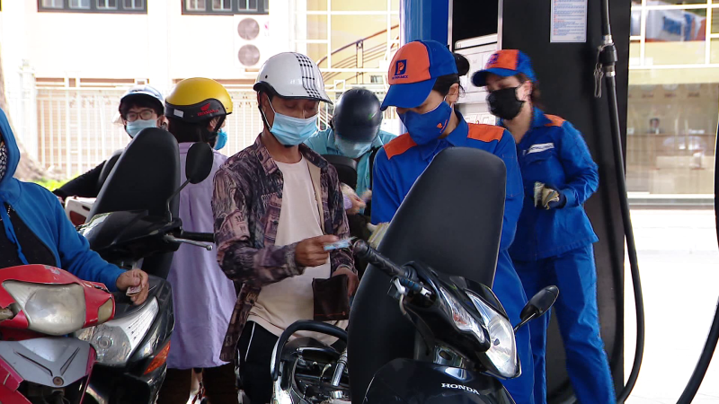 Hôm nay giá xăng có thể giảm mạnh