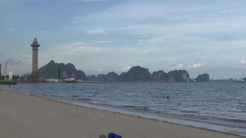 Gần 1.000 khách du lịch quốc tế đến Việt Nam