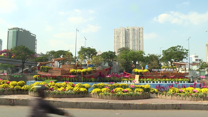 Nhộn nhịp chợ hoa xu&acirc;n &ldquo;tr&ecirc;n bến dưới thuyền&rdquo;