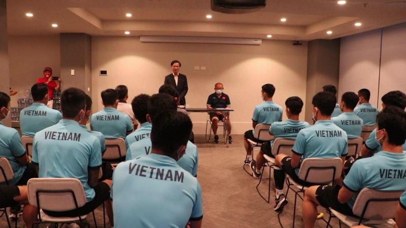 Đại sứ Việt Nam tại Australia gặp gỡ đội tuyển bóng đá nam