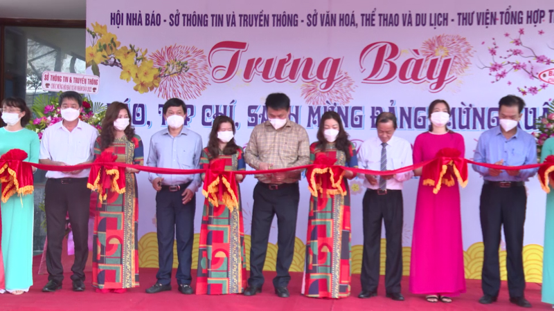 Lãnh đạo tỉnh dự khai mạc trưng bày báo, Tạp chí, sách mừng Đảng, mừng Xuân Nhâm Dần 2022