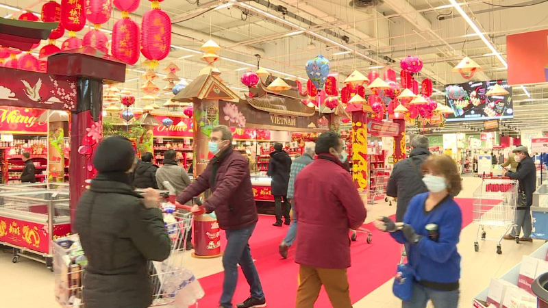 Siêu thị Carrefour tại Pháp lần đầu đón Tết Việt Nam