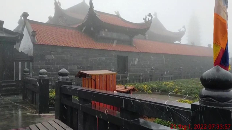 Băng tuyết bao phủ núi Fansipan