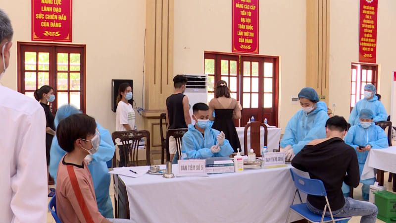 Thủ tướng y&ecirc;u cầu thần tốc ti&ecirc;m vaccine v&agrave; đẩy mạnh thực