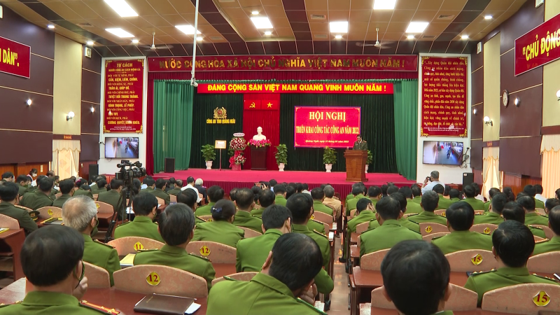 Giữ vững an ninh quốc gia và trật tự xã hội để phục vụ tốt phát triển kinh tế, xã hội