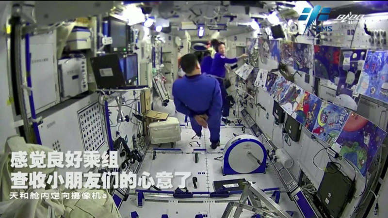 Mừng Năm mới tr&ecirc;n trạm vũ trụ Trung Quốc