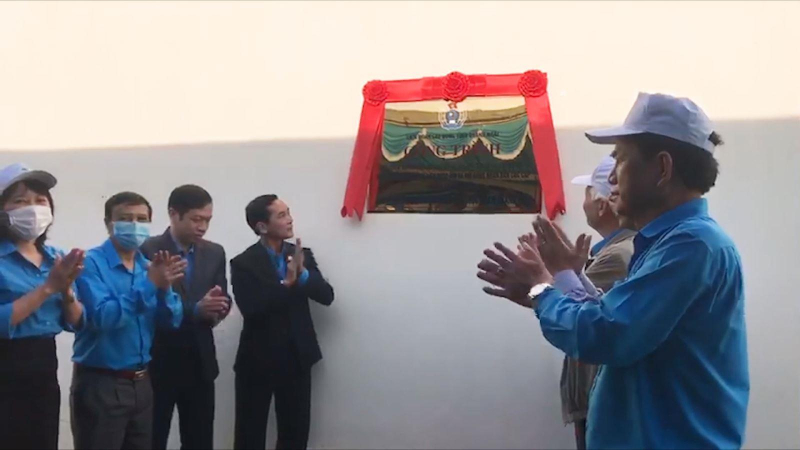 Liên đoàn Lao động tỉnh Quảng Ngãi gắn biển công trình thi đua